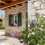 Apanema Mindfulness With Fast Wifi, Pool, Sauna, Massage Villa