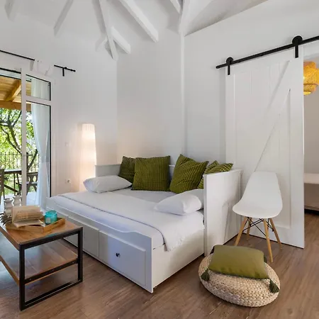 Villa Apanema Mindfulness, Relaxing Adults Only Resort, Fast Wifi, Pool, Sauna, Massage