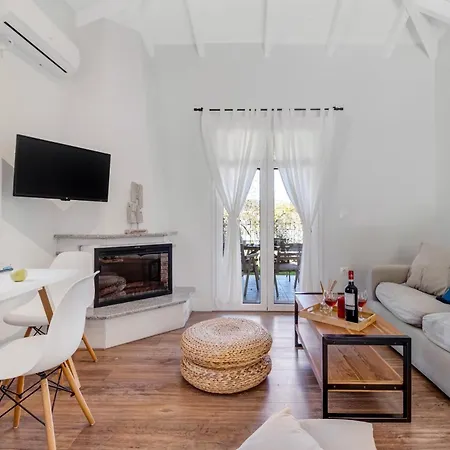 Apanema Mindfulness, Relaxing Adults Only Resort, Fast Wifi, Pool, Sauna, Massage Asprogerakata