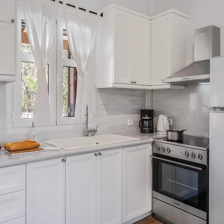 Villa Apanema Mindfulness, Relaxing Adults Only Resort, Fast Wifi, Pool, Sauna, Massage