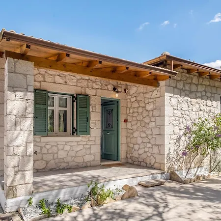 Apanema Mindfulness With Fast Wifi, Pool, Sauna, Massage Villa Asprogerakata