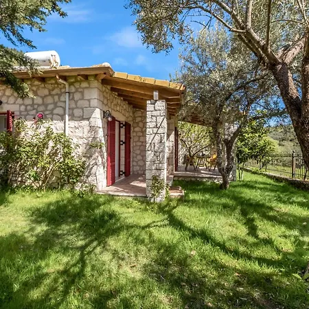 Villa Apanema Mindfulness, Relaxing Adults Only Resort, Fast Wifi, Pool, Sauna, Massage *