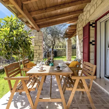 Villa Apanema Mindfulness, Relaxing Adults Only Resort, Fast Wifi, Pool, Sauna, Massage Asprogerakata