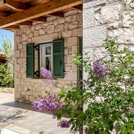 Apanema Mindfulness, Relaxing Adults Only Resort, Fast Wifi, Pool, Sauna, Massage Villa