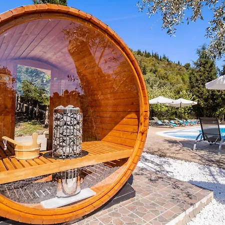 Villa Apanema Mindfulness, Relaxing Adults Only Resort, Fast Wifi, Pool, Sauna, Massage *
