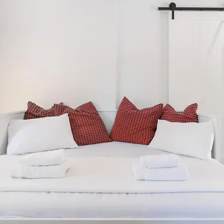 Луксозна вила Apanema Mindfulness, Relaxing Adults Only Resort, Fast Wifi, Pool, Sauna, Massage