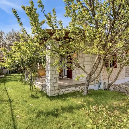 Луксозна вила Apanema Mindfulness, Relaxing Adults Only Resort, Fast Wifi, Pool, Sauna, Massage