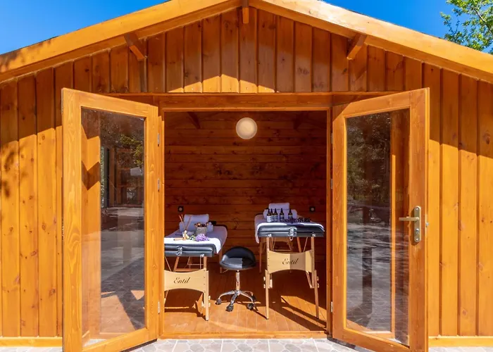 Villa Apanema Mindfulness With Fast Wifi, Pool, Sauna, Massage Asprogerakata